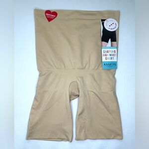 NWT ASSETS by Spanx Women's Remarkable Results High Waist Shaper Shorts Size L